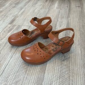 LIKE NEW Born Jasmine Tan Brown Closed Toe Mary Jane Clogs Heels Mules